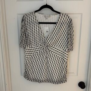 Cato Black and White V-Neck Blouse